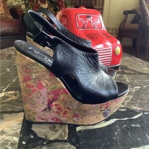 Alice & Olivia Sonia splatter paint black leather wedge heels size 38